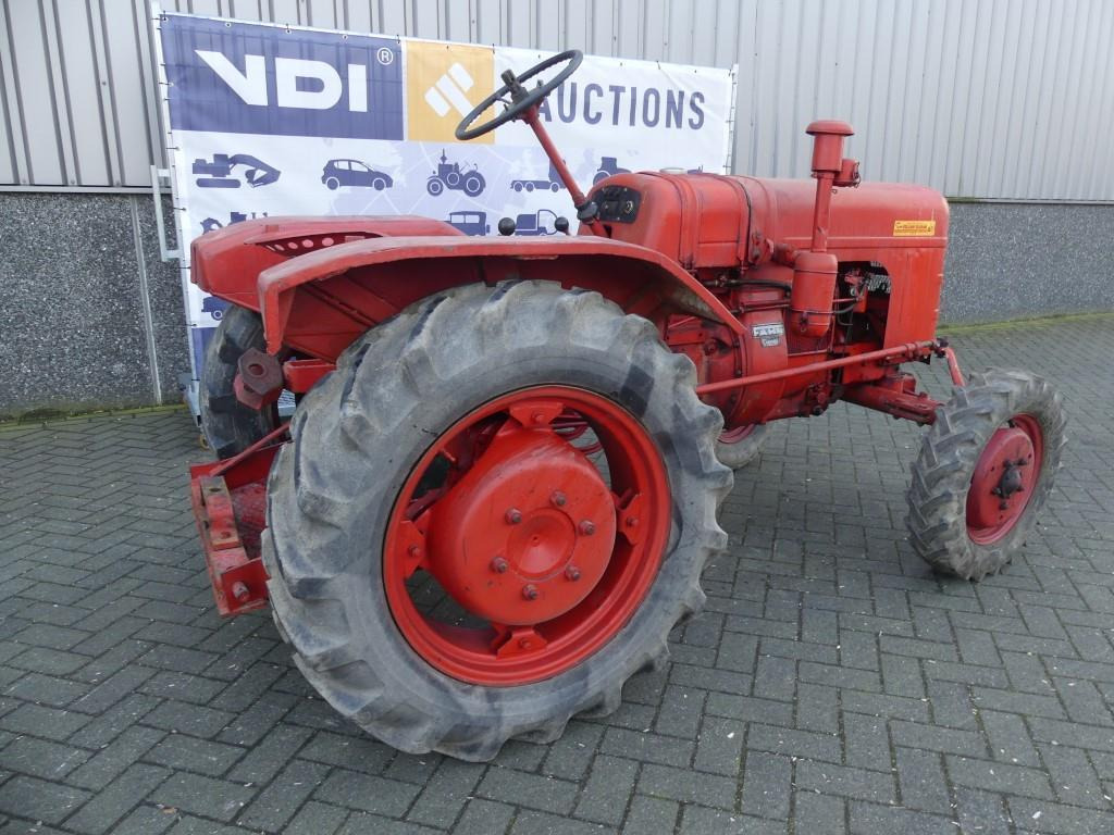 Farm tractor Fahr D130