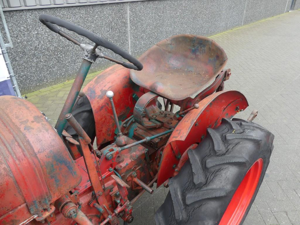 Farm tractor Fahr D181 Vineyard