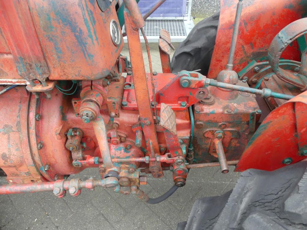 Farm tractor Fahr D181 Vineyard