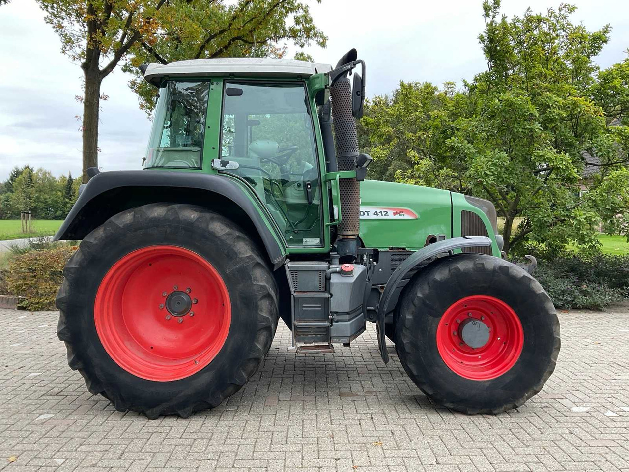 Farm tractor Fendt 412 Vario TMS