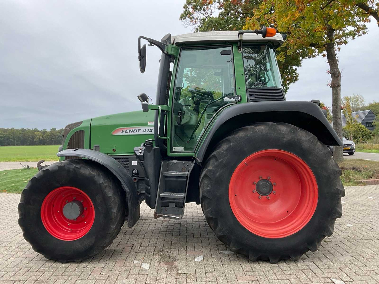Farm tractor Fendt 412 Vario TMS