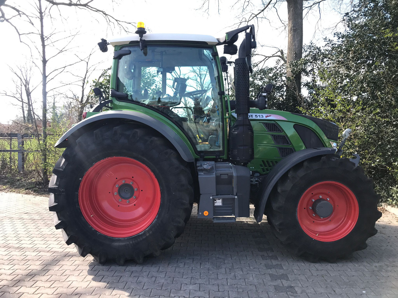 Farm tractor Fendt 513 Vario S4 PowerPlus