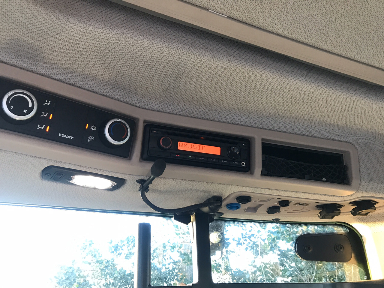 Farm tractor Fendt 513 Vario S4 PowerPlus