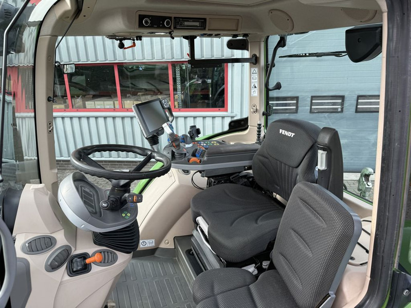 Farm tractor Fendt 720 S4 Vario Profi Plus