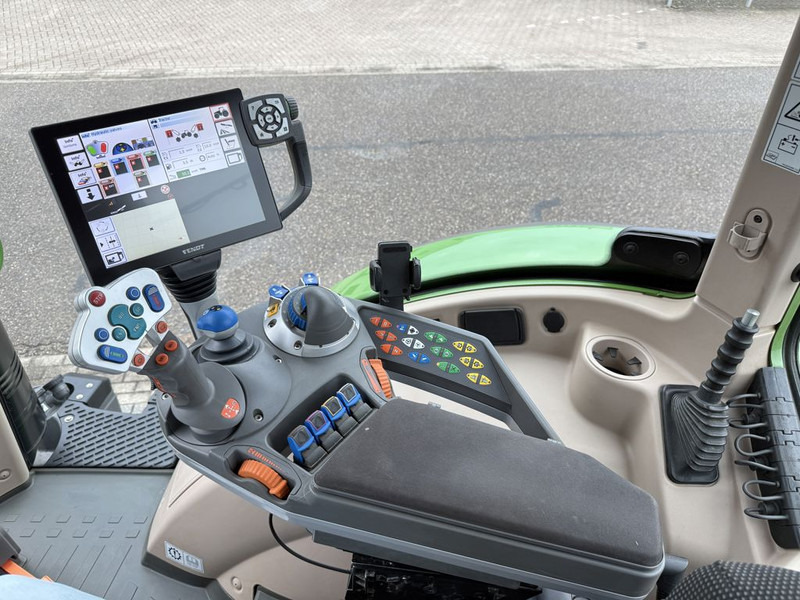 Farm tractor Fendt 720 S4 Vario Profi Plus