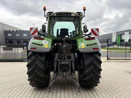 Farm tractor Fendt 720 VARIO S4 POWER