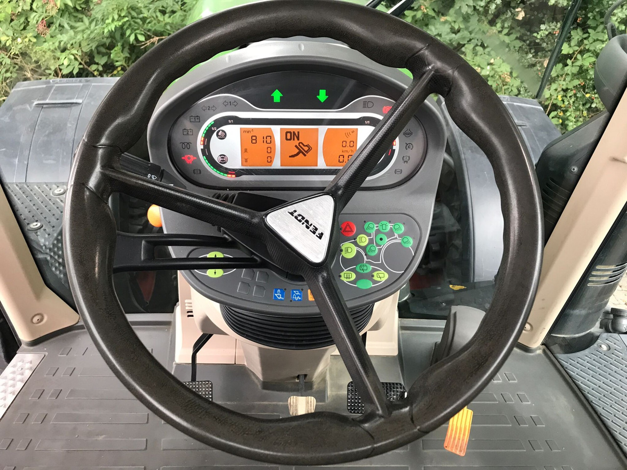 Farm tractor Fendt 720 Vario S4 PowerPlus