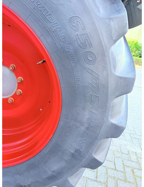 Farm tractor Fendt 724 S4 Profi Plus