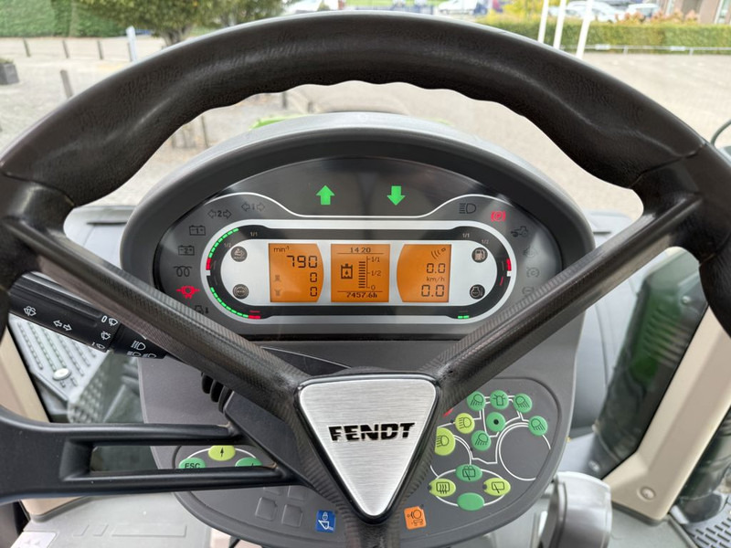 Farm tractor Fendt 724 S4 Profi Plus