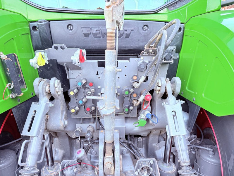 Farm tractor Fendt 724 S4 Profi Plus