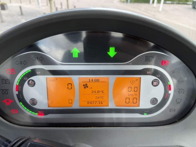 Farm tractor Fendt 724 Vario S4 Profiplus