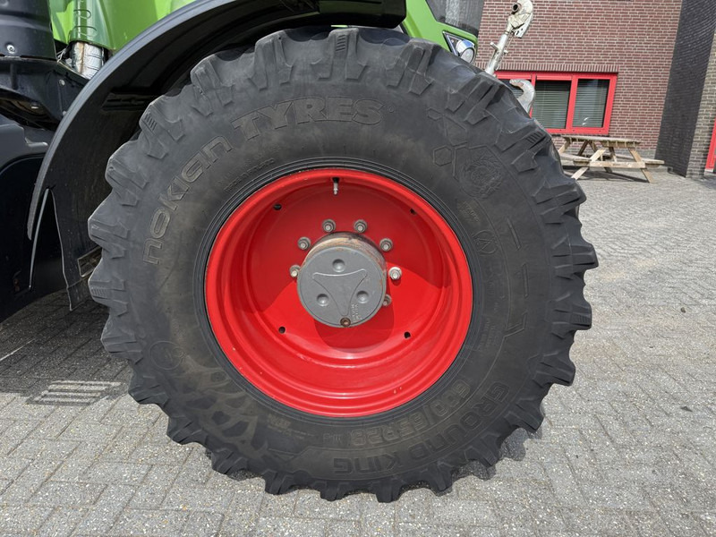 Farm tractor Fendt 724 Vario S4 Profiplus