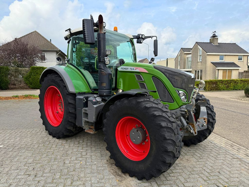 Farm tractor Fendt 724 Vario S4 Profiplus