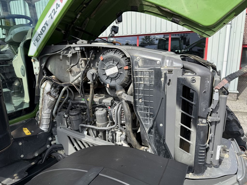Farm tractor Fendt 724 Vario S4 Profiplus