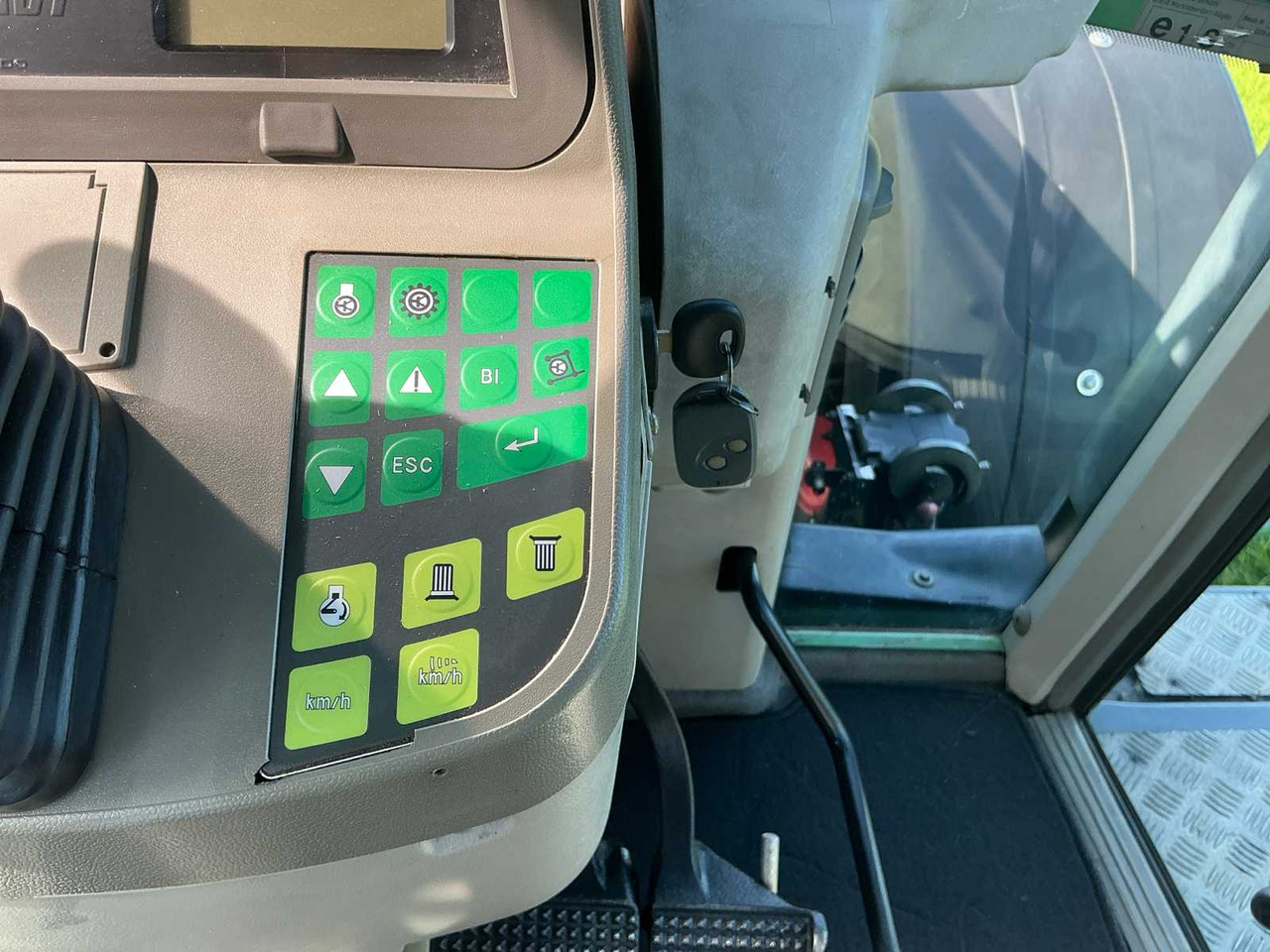 Farm tractor Fendt 818