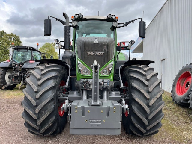 Farm tractor Fendt 826 Vario S4 ProfiPlus