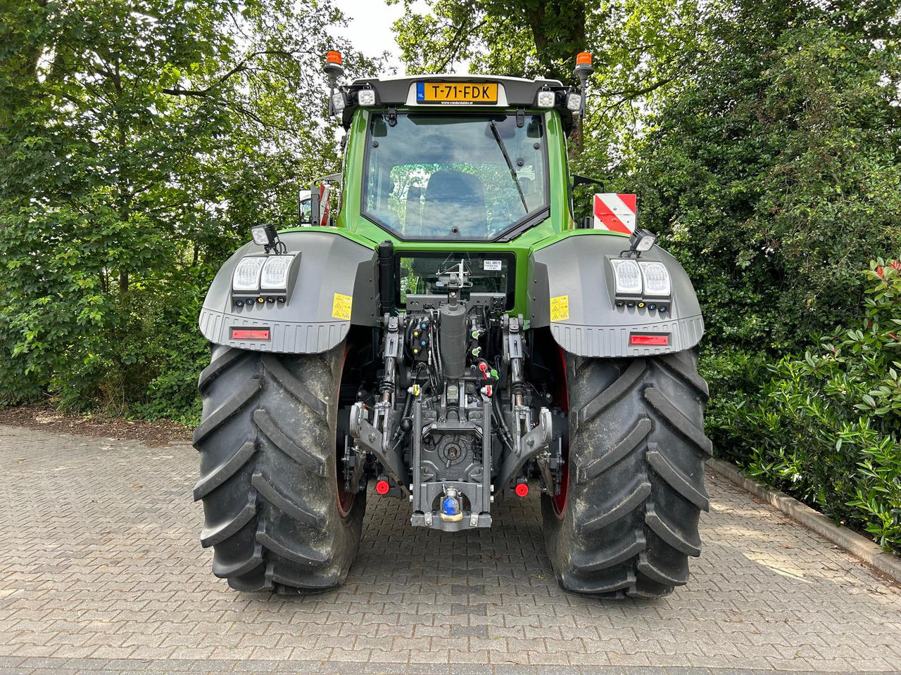 Farm tractor Fendt 828 Vario S4 ProfiPlus