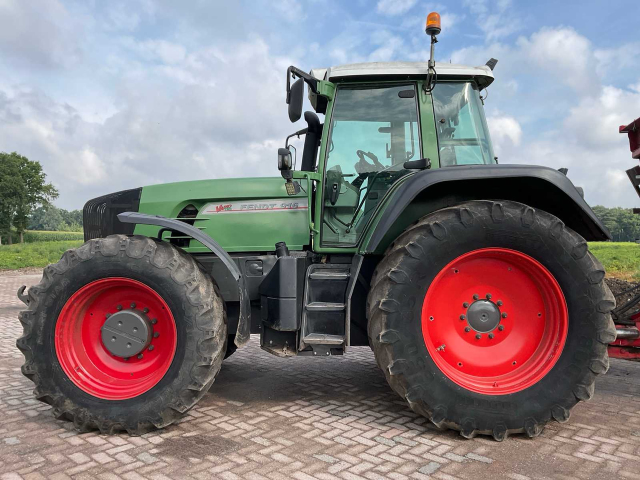 Farm tractor Fendt 916 Vario TMS