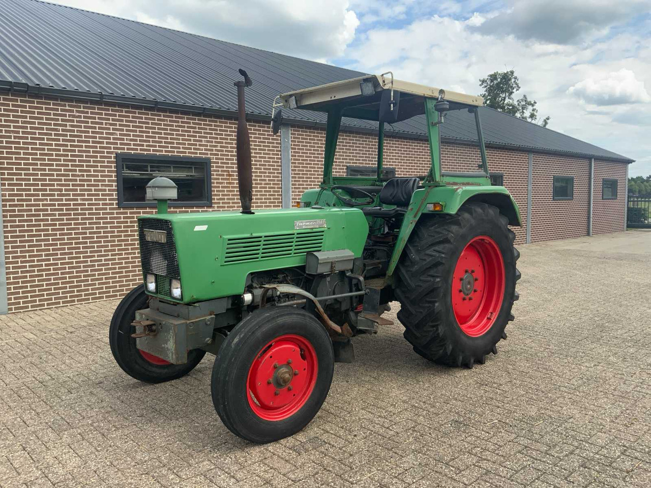 Farm tractor Fendt Farmer 108S