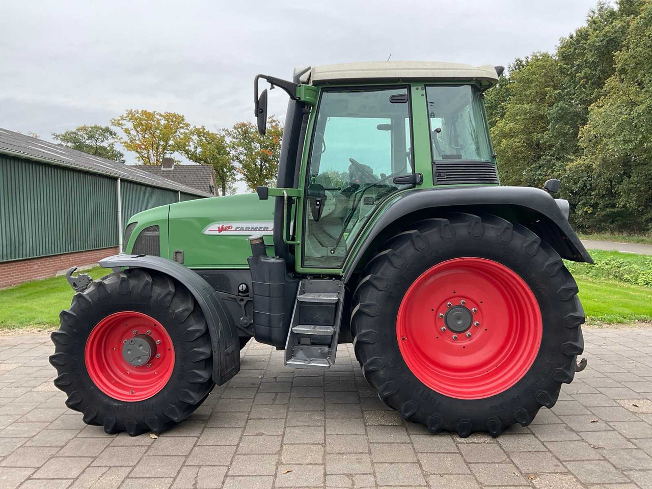 Farm tractor Fendt Farmer 410 Vario