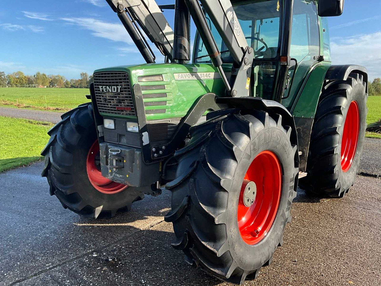 Farm tractor Fendt Favorit 512C Turboshift