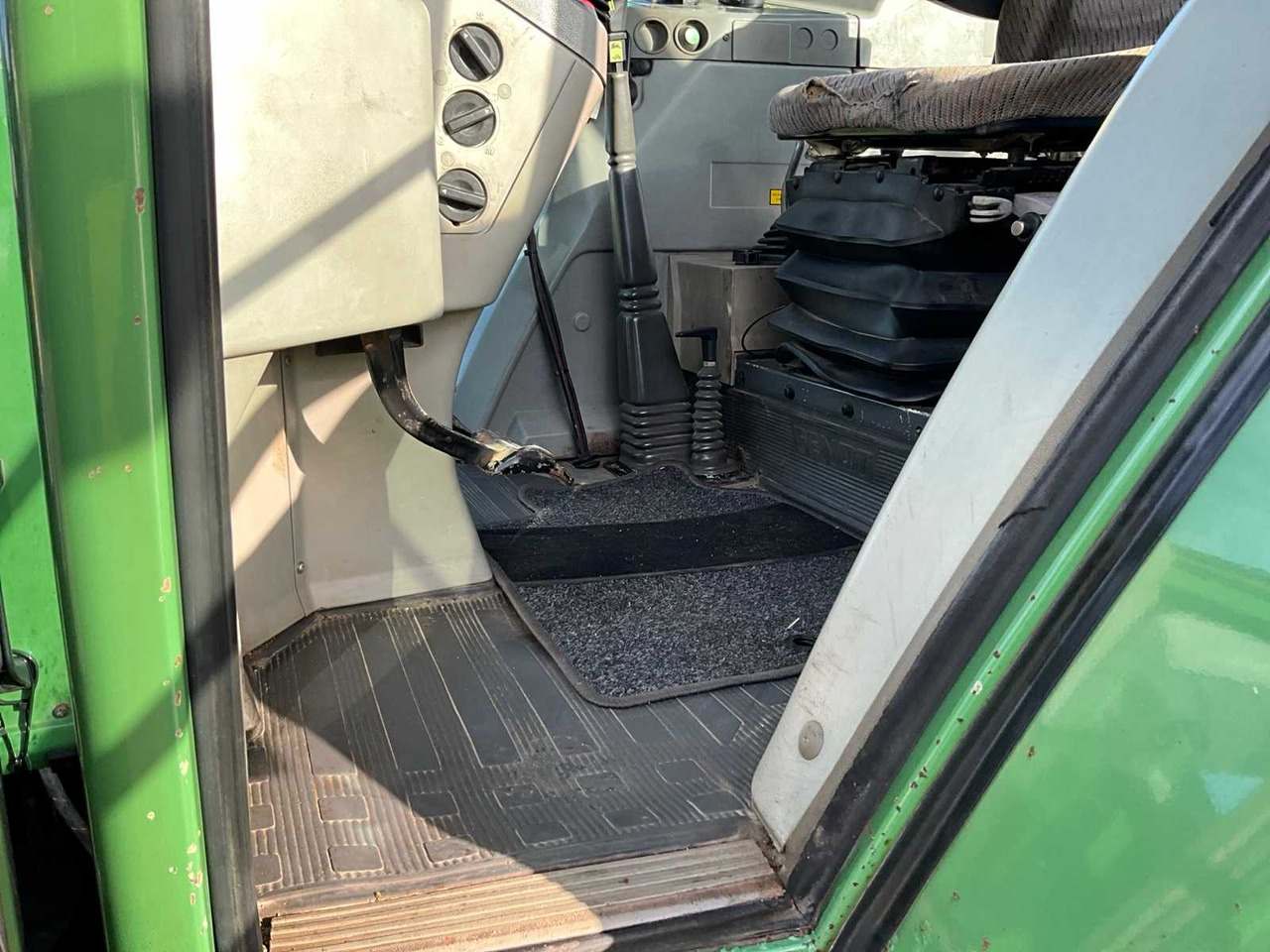 Farm tractor Fendt Favorit 512C Turboshift