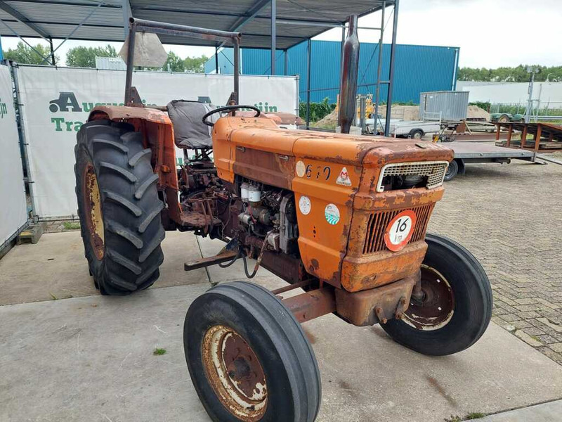Farm tractor Fiat 640/8