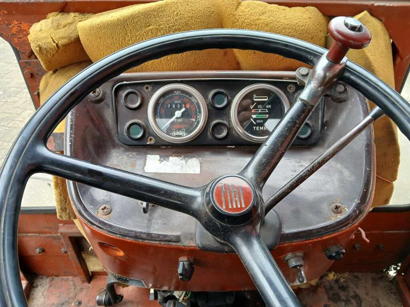 Farm tractor Fiat 640/8
