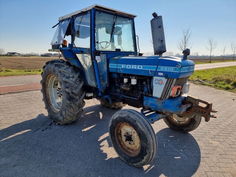 Farm tractor Ford 5610