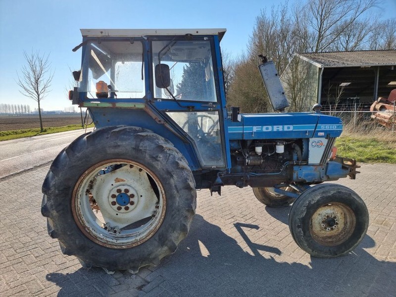Farm tractor Ford 5610