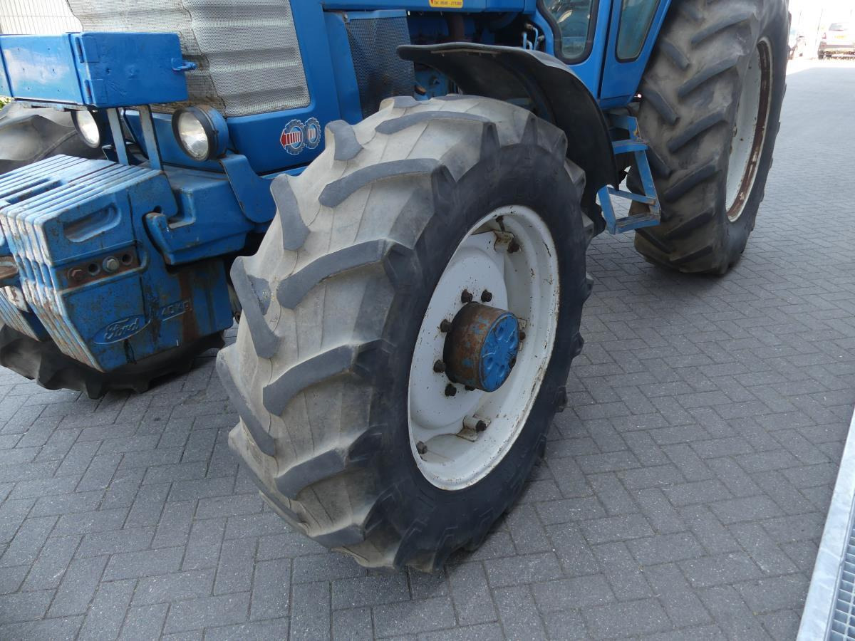 Farm tractor Ford 8210