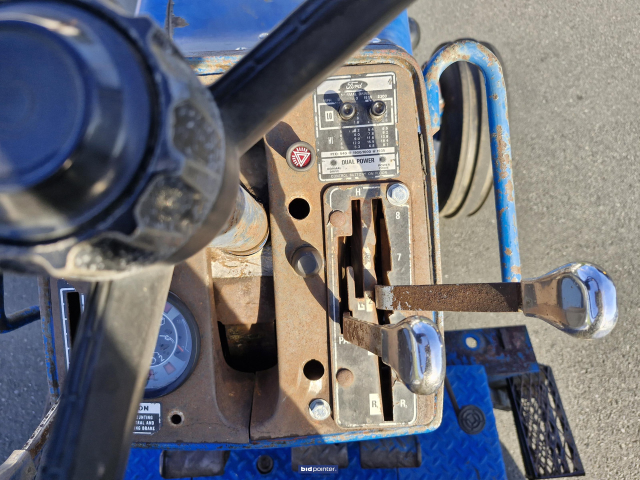 Farm tractor Ford 8600