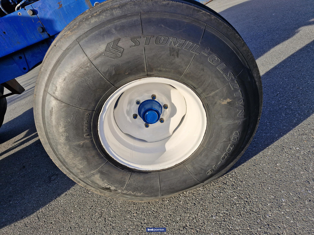 Farm tractor Ford 8600