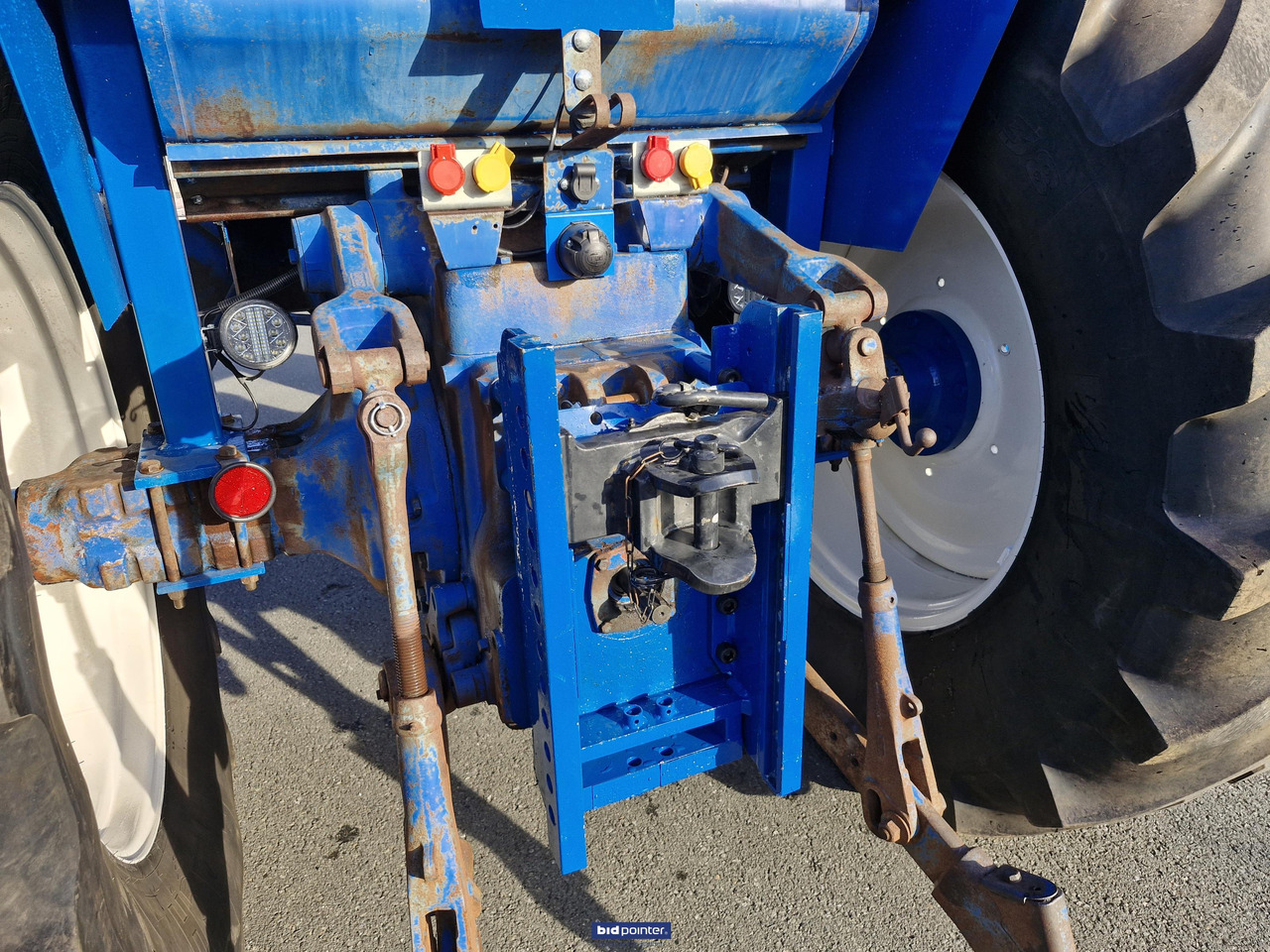 Farm tractor Ford 8600