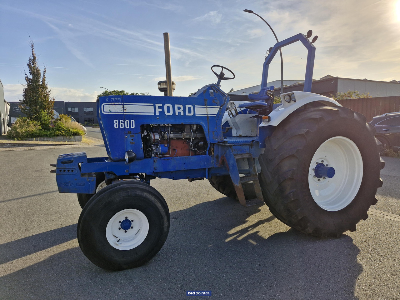 Farm tractor Ford 8600