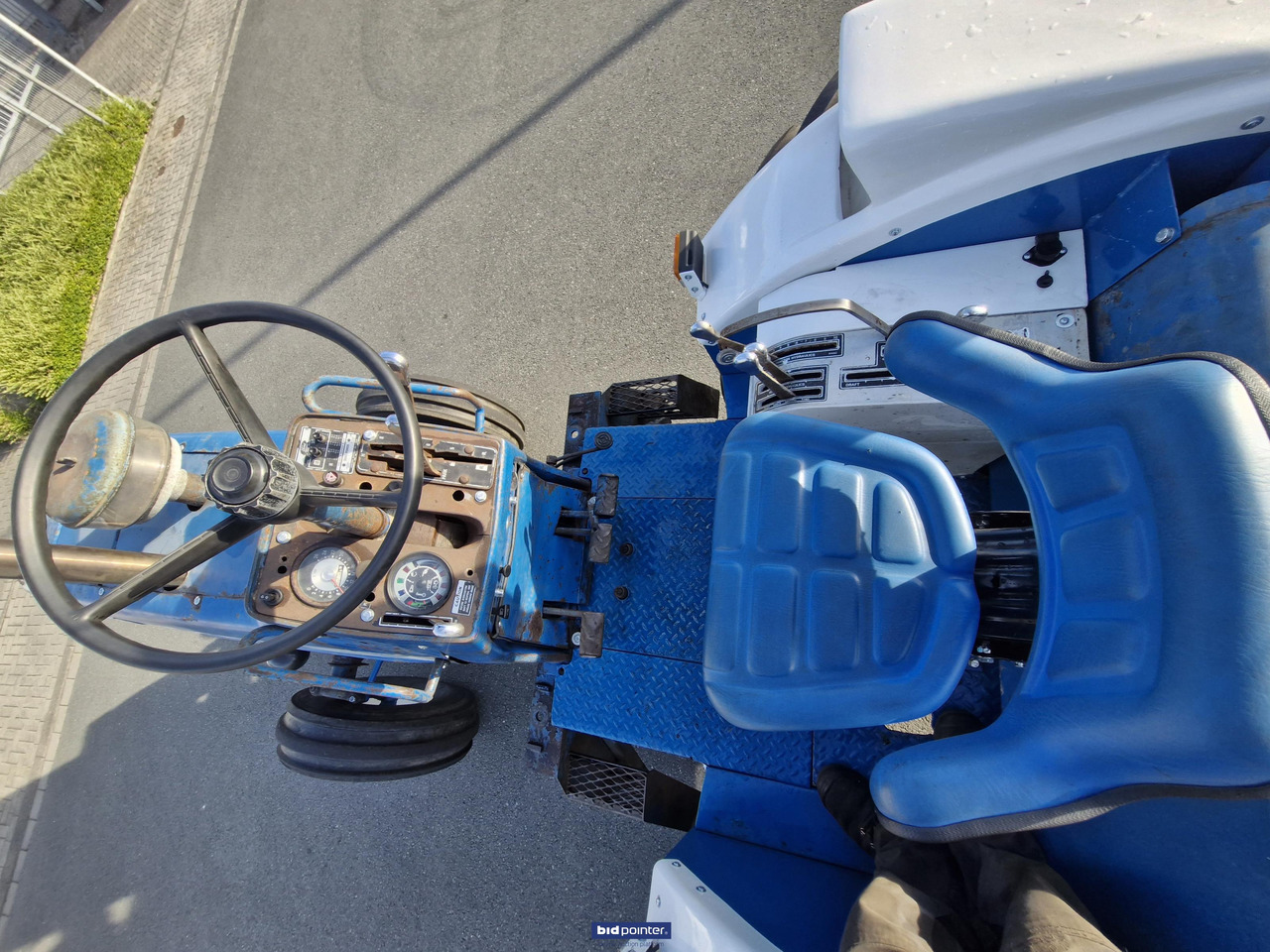 Farm tractor Ford 8600