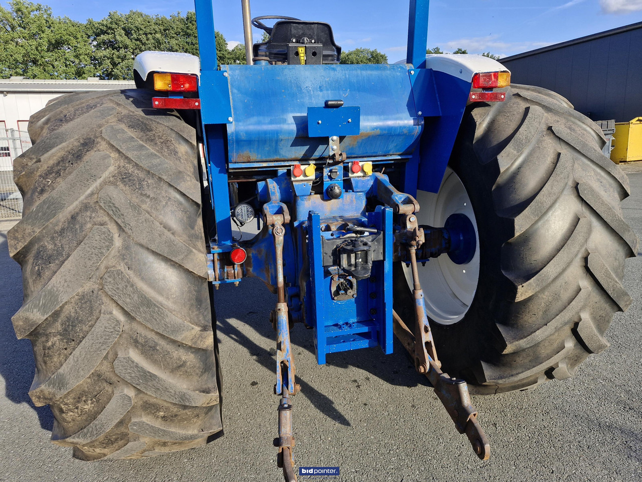 Farm tractor Ford 8600