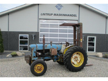 Farm tractor Fordson Super Major Med trucktårn 