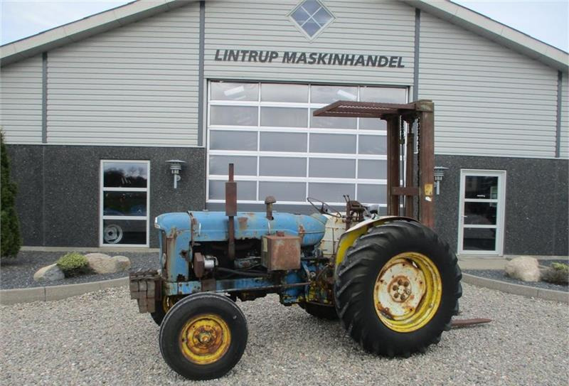 Farm tractor Fordson Super Major Med trucktårn