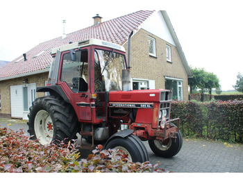 Farm tractor International 585 XL