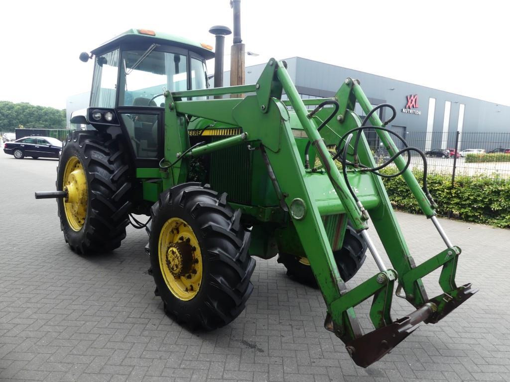 Farm tractor International 744S