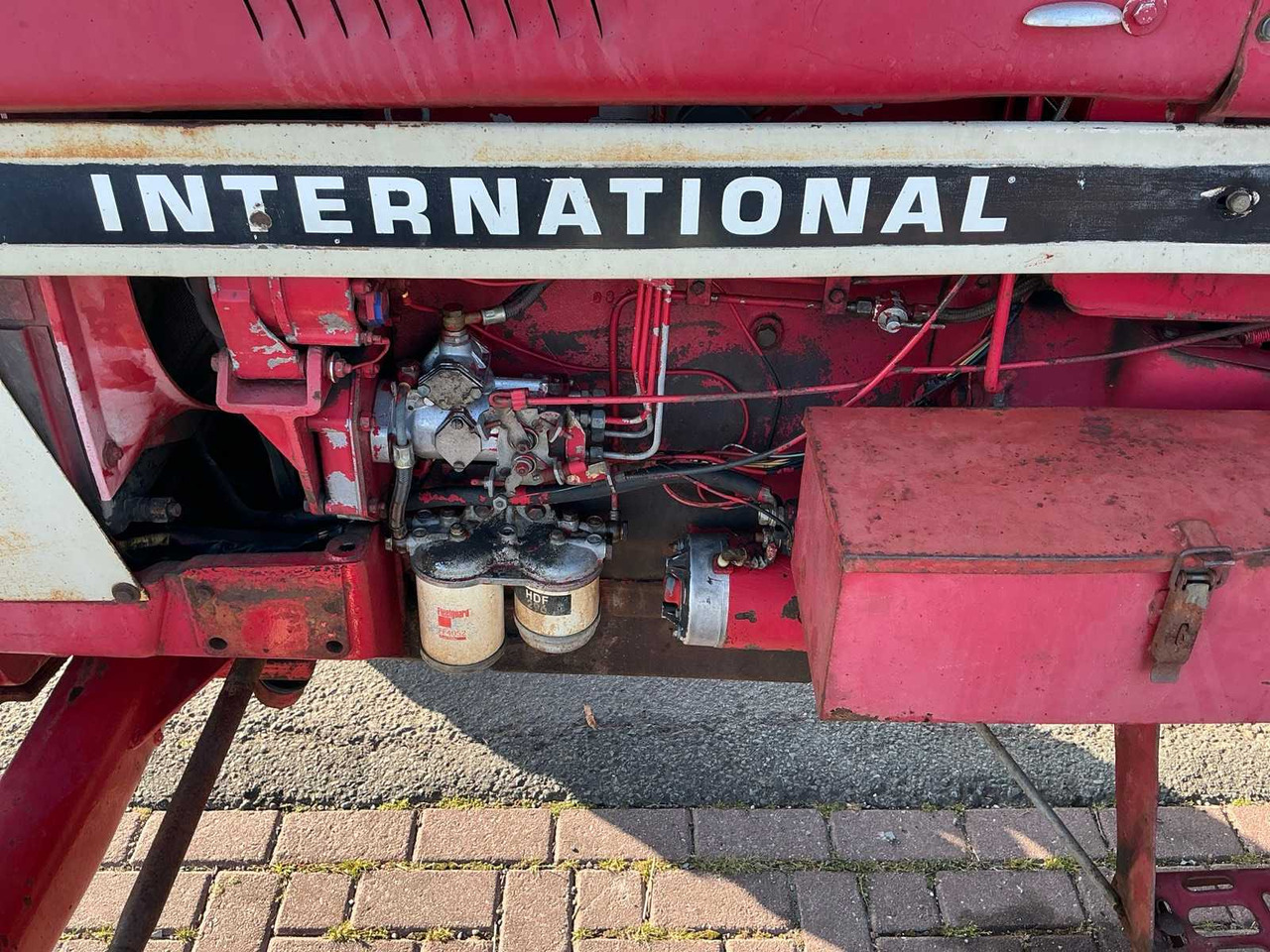 Farm tractor International 744-s