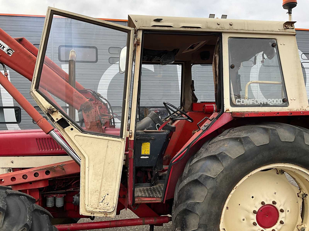 Farm tractor International 844AS