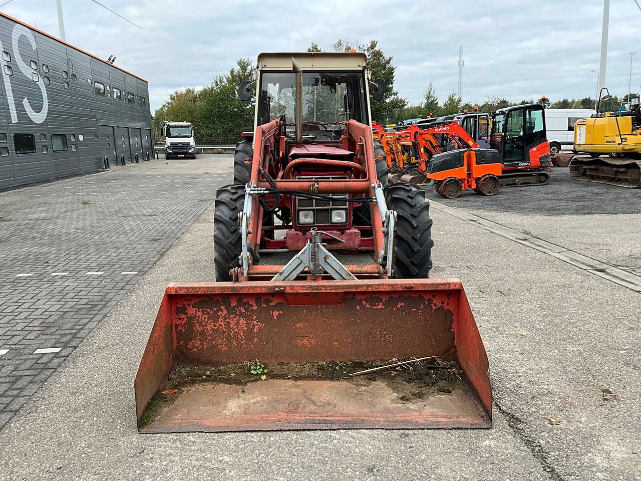 Farm tractor International 844AS