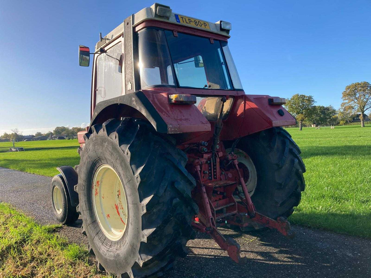 Farm tractor International 845XL