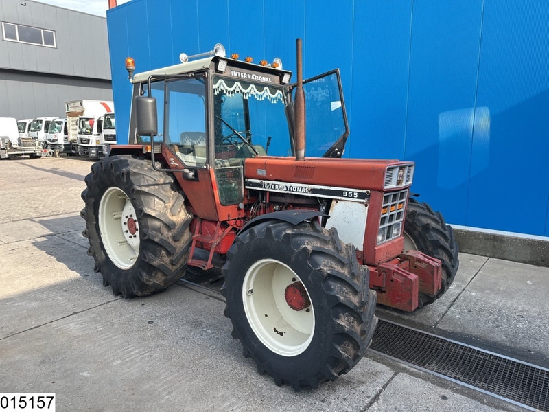 Farm tractor International 955A 4x4, Manual, 67 KW