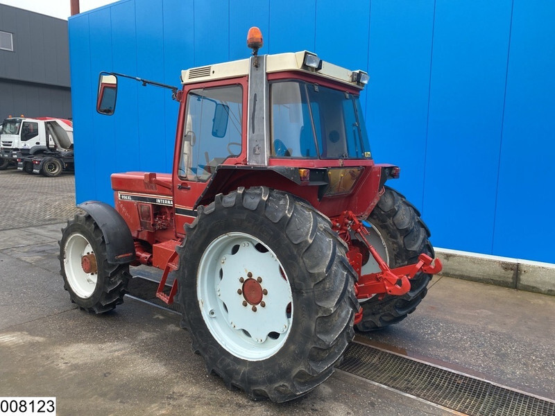 Farm tractor International 956XL 4x4