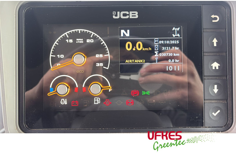 Farm tractor JCB Fastrac 4220 Chipper Combi