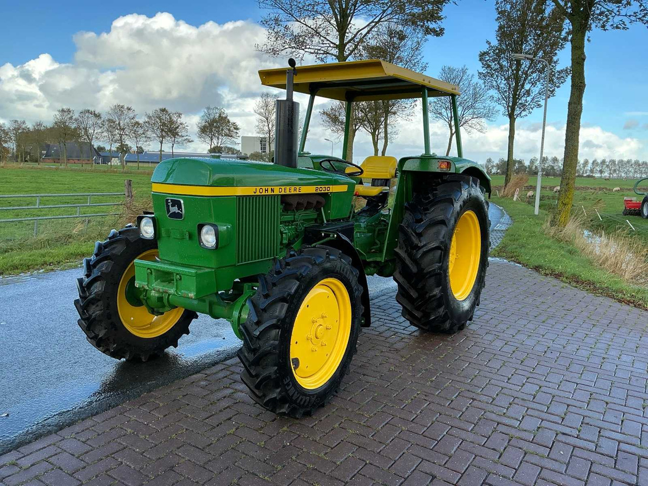 Farm tractor John Deere 2030S