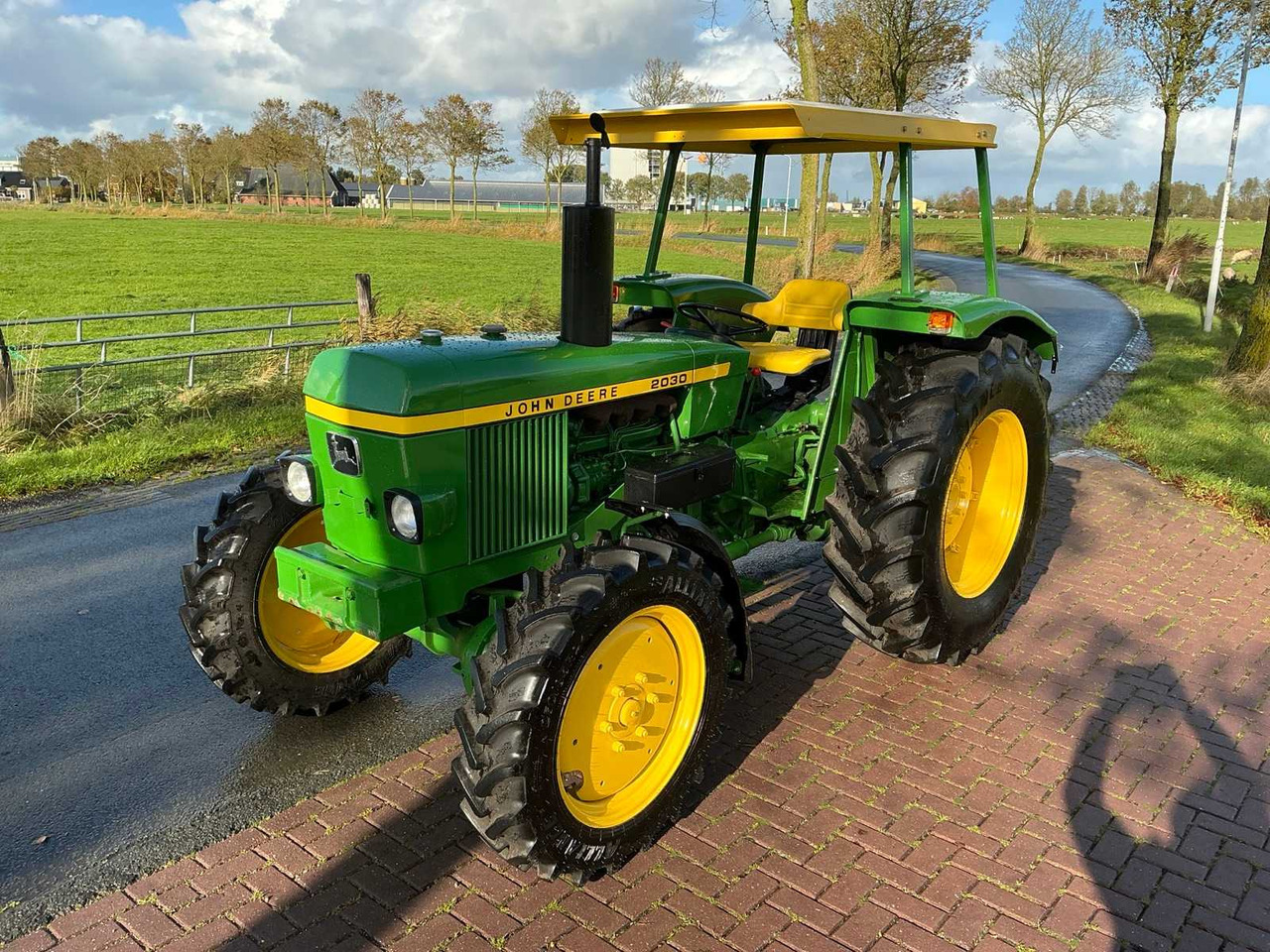 Farm tractor John Deere 2030S